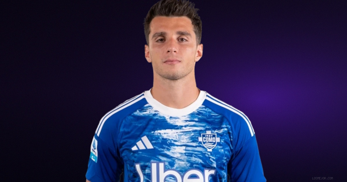 Tasos Douvikas Extends Contract with Como to 2030 After Champions League Goal