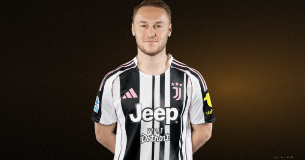 Manuel Locatelli Out for 5-6 Months After Knee Surgery, Juventus Lose Midfielder