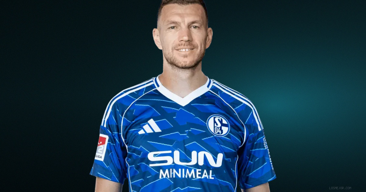 Edin Dzeko Signs One-Year Schalke Extension at 40